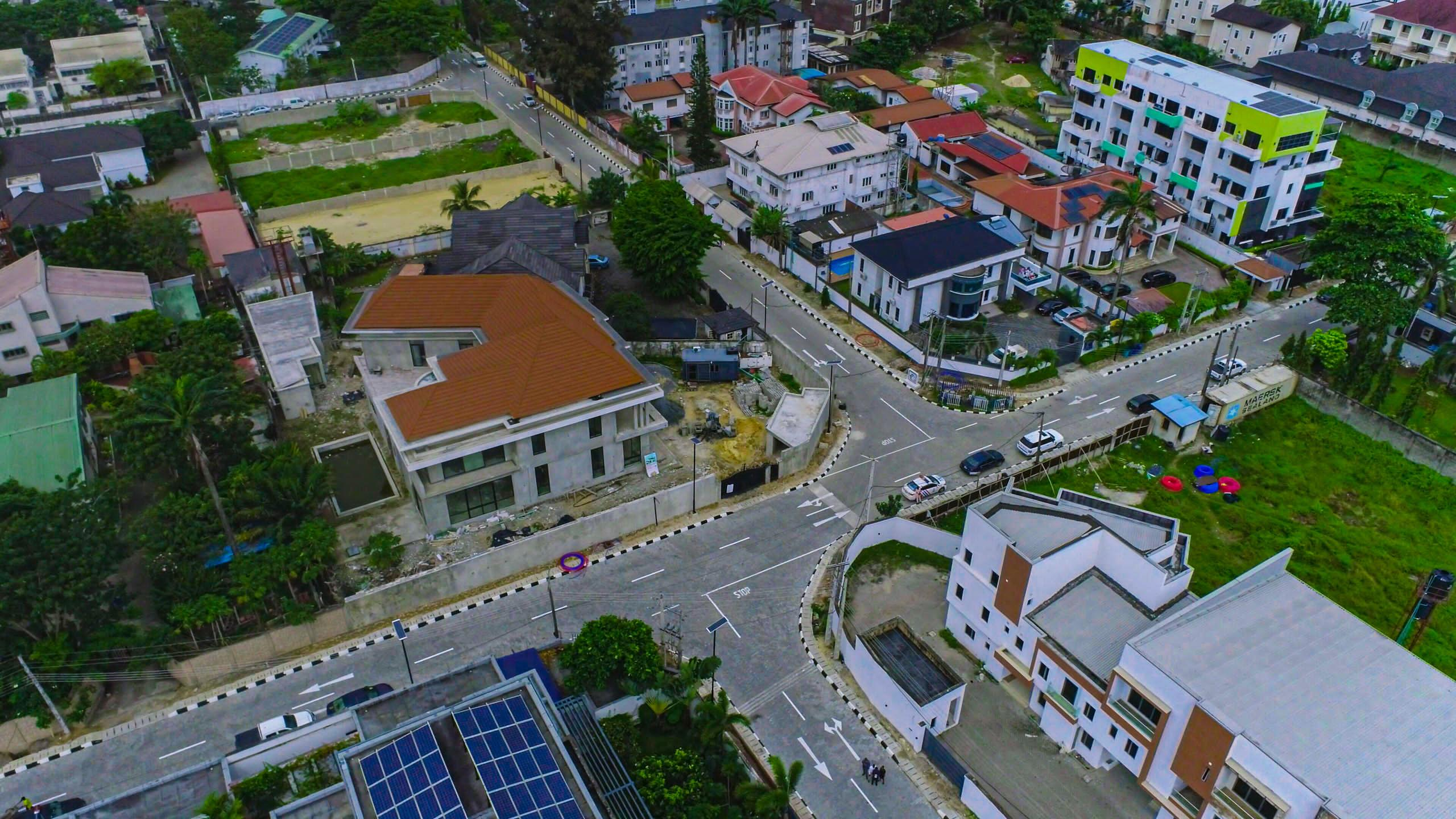 GOV. SANWO-OLU COMMISSIONS NETWORK OF ROADS IN IKOYI (OYINKAN ABAYOMI DRIVE; MACPHERSON AVENUE; FEMI OKUNNU ROAD